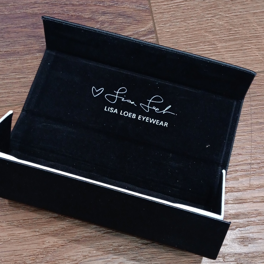 LISA LOEB EYEWEAR GLASSES CASE.  #5936